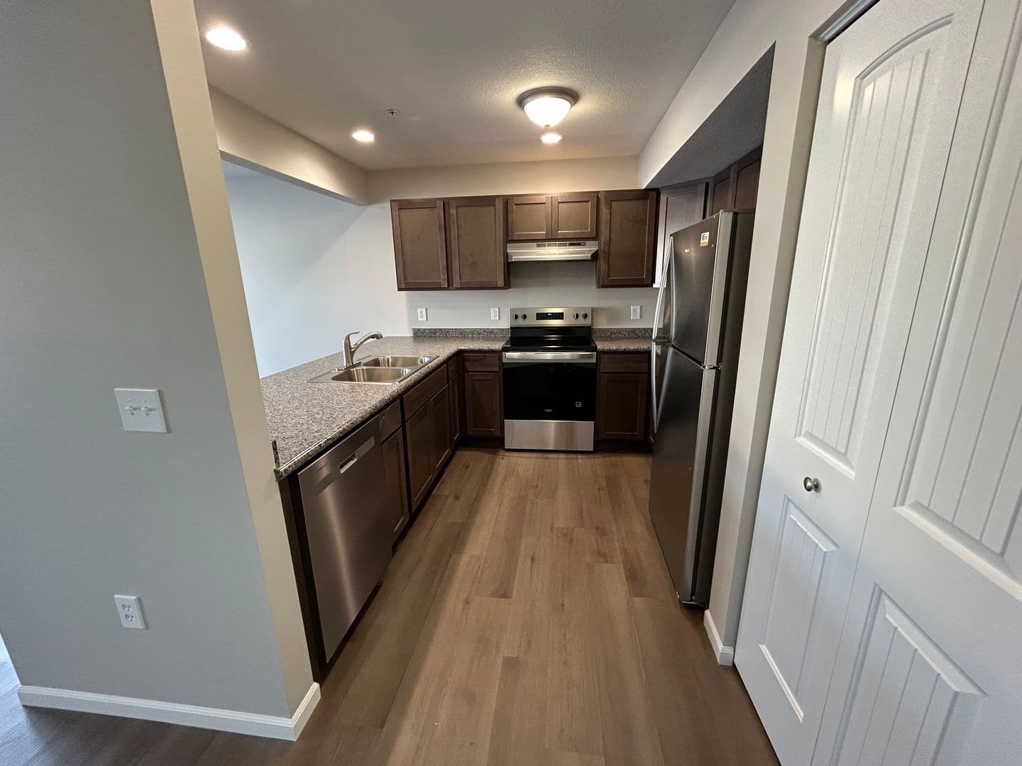 Culver Apartment: 201 W Tampa St