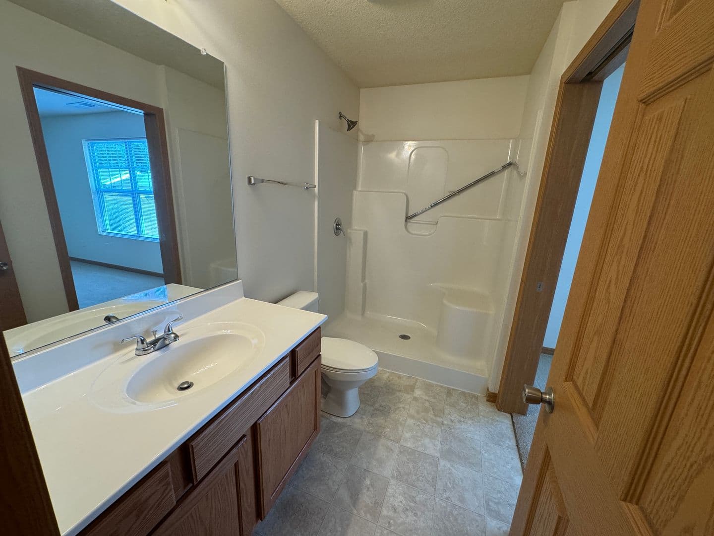 Columbia City Apartment: 120 N Chestnut Wood Lane