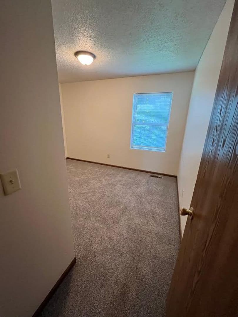 Plymouth Apartment: 1340 Holloway Dr