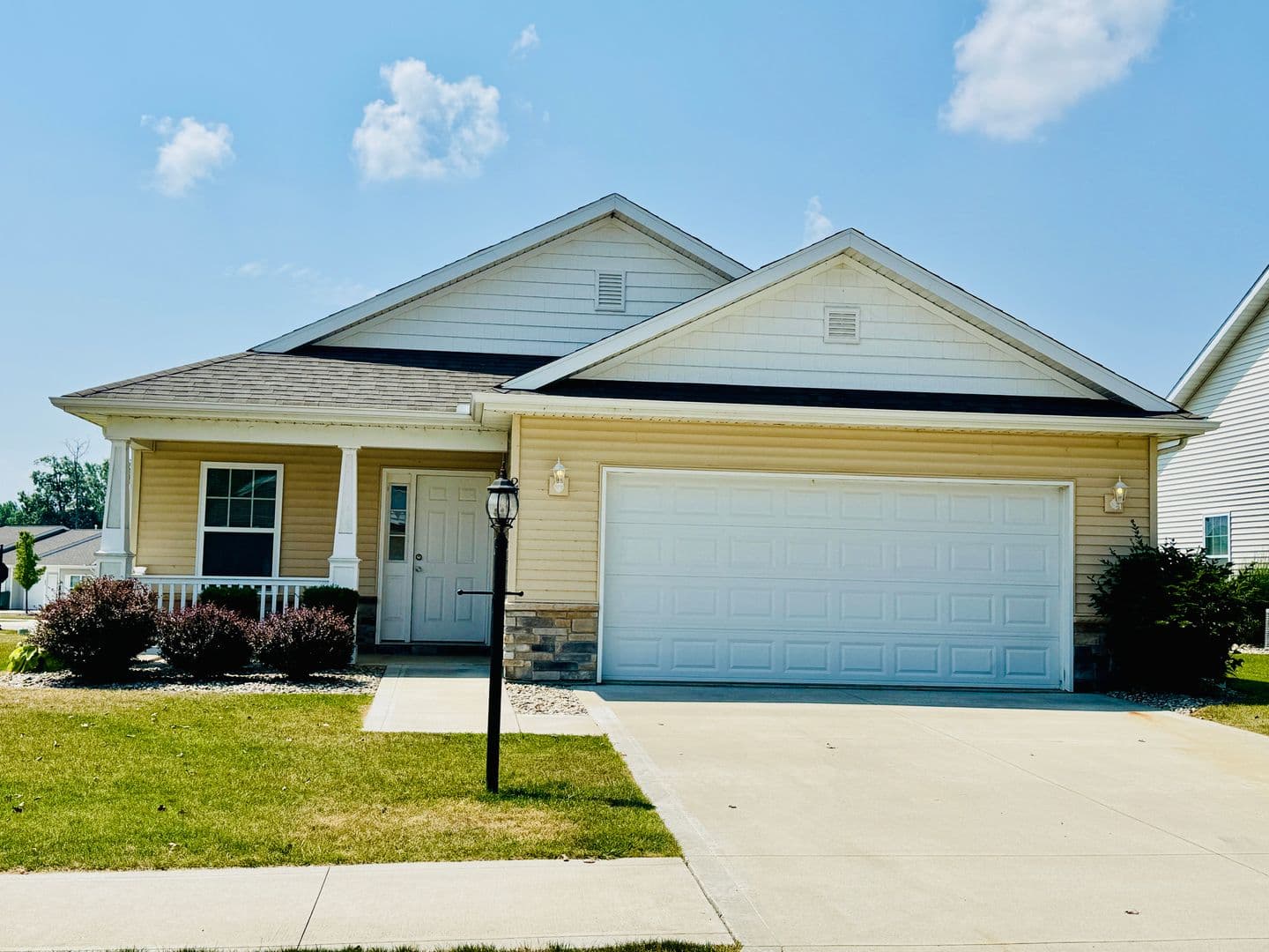 Columbia City Apartment: 120 N Chestnut Wood Lane