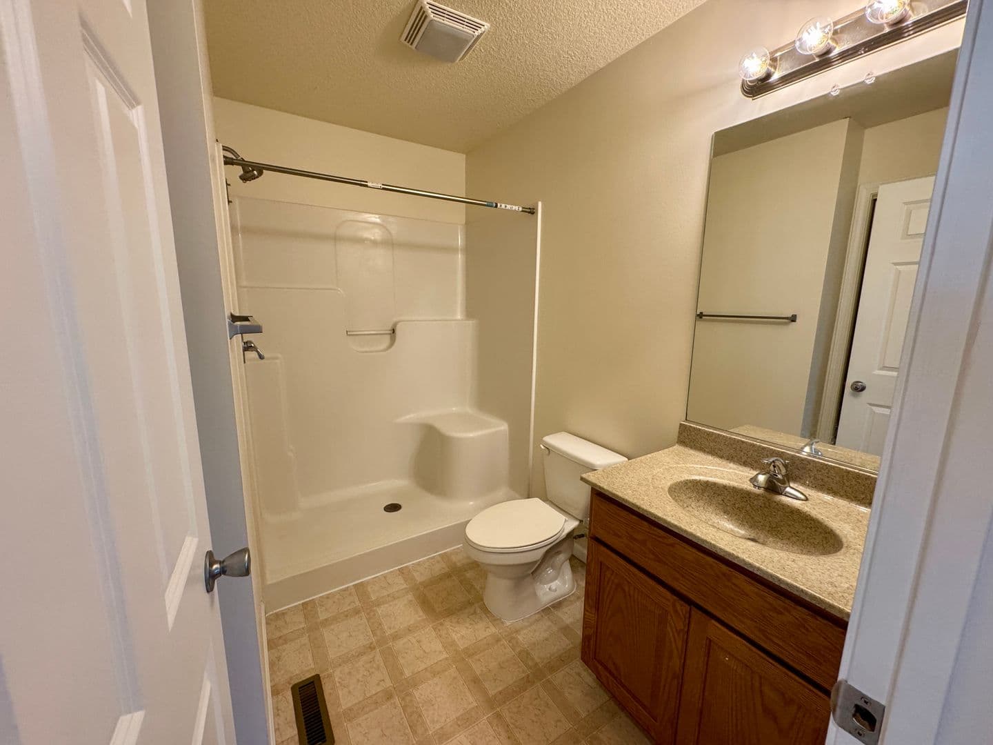 Warsaw Apartment: 101 Briar Ridge Circle