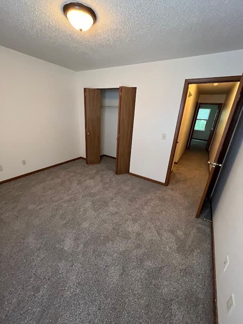Plymouth Apartment: 1340 Holloway Dr