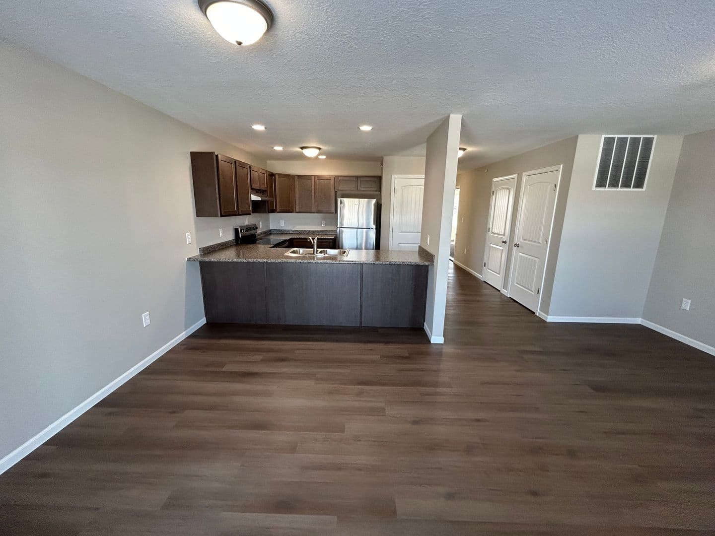 Culver Apartment: 201 W Tampa St