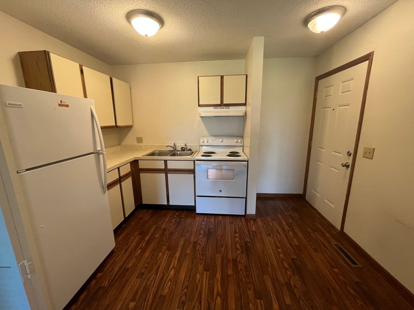 Plymouth Apartment: 1340 Holloway Dr