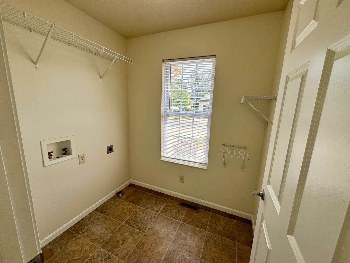 Warsaw Apartment: 101 Briar Ridge Circle