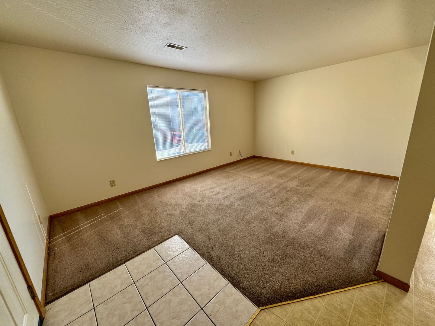 Warsaw Apartment: 200 Kinney Drive
