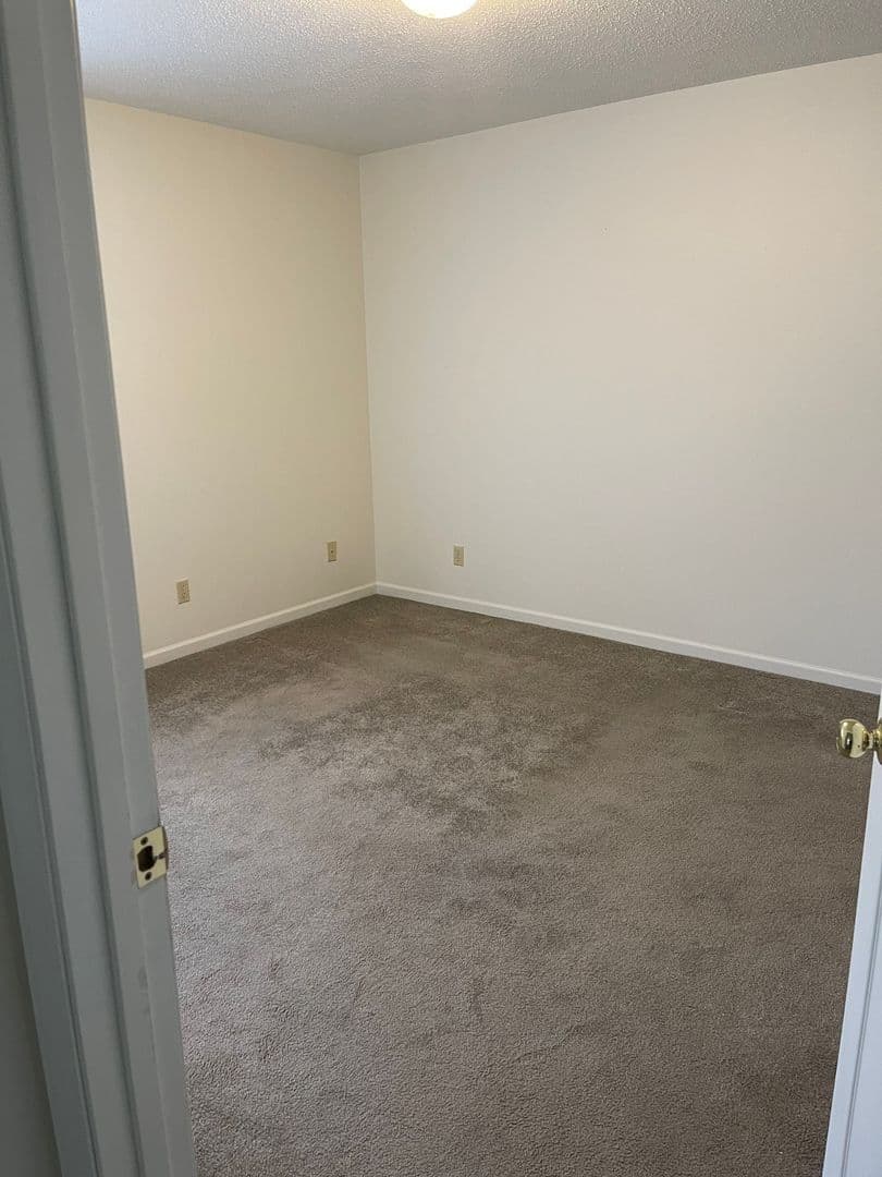 Plymouth Apartment: 525 S Michigan St