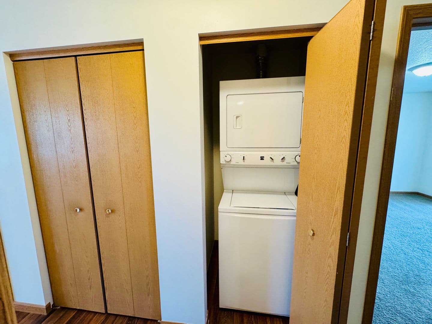 Columbia City Apartment: 120 N Chestnut Wood Lane