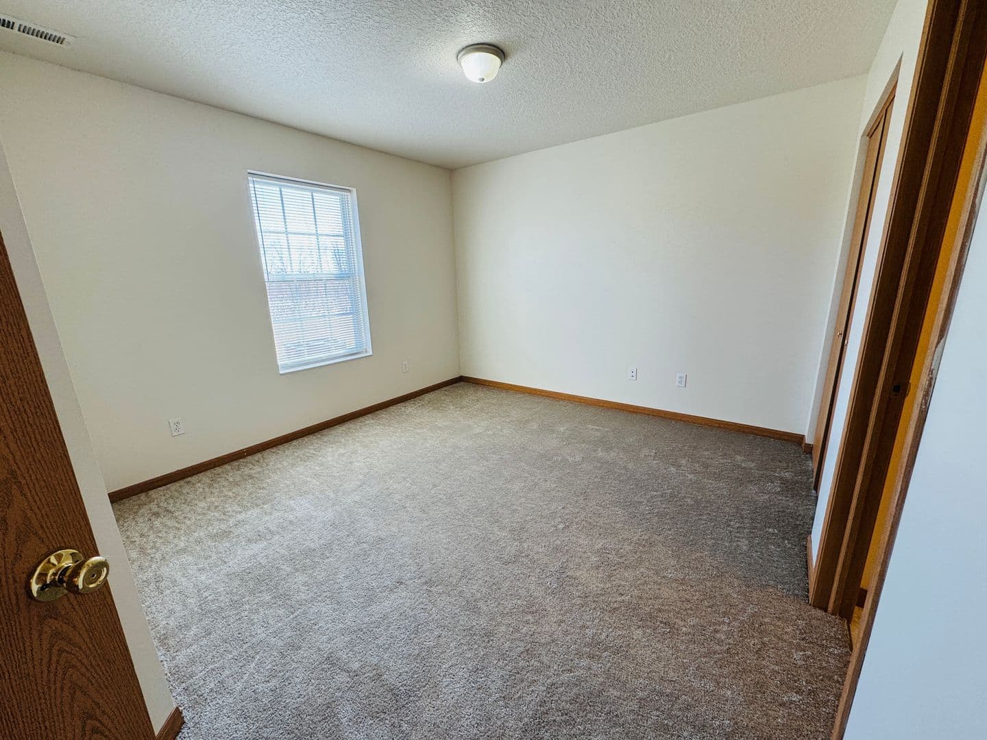 Warsaw Apartment: 200 Kinney Drive