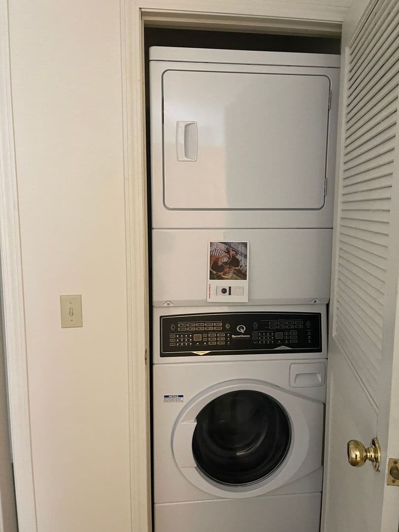 Plymouth Apartment: 525 S Michigan St