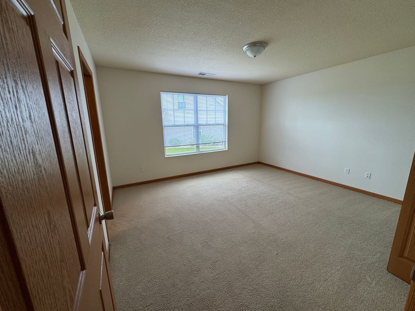 Columbia City Apartment: 120 N Chestnut Wood Lane