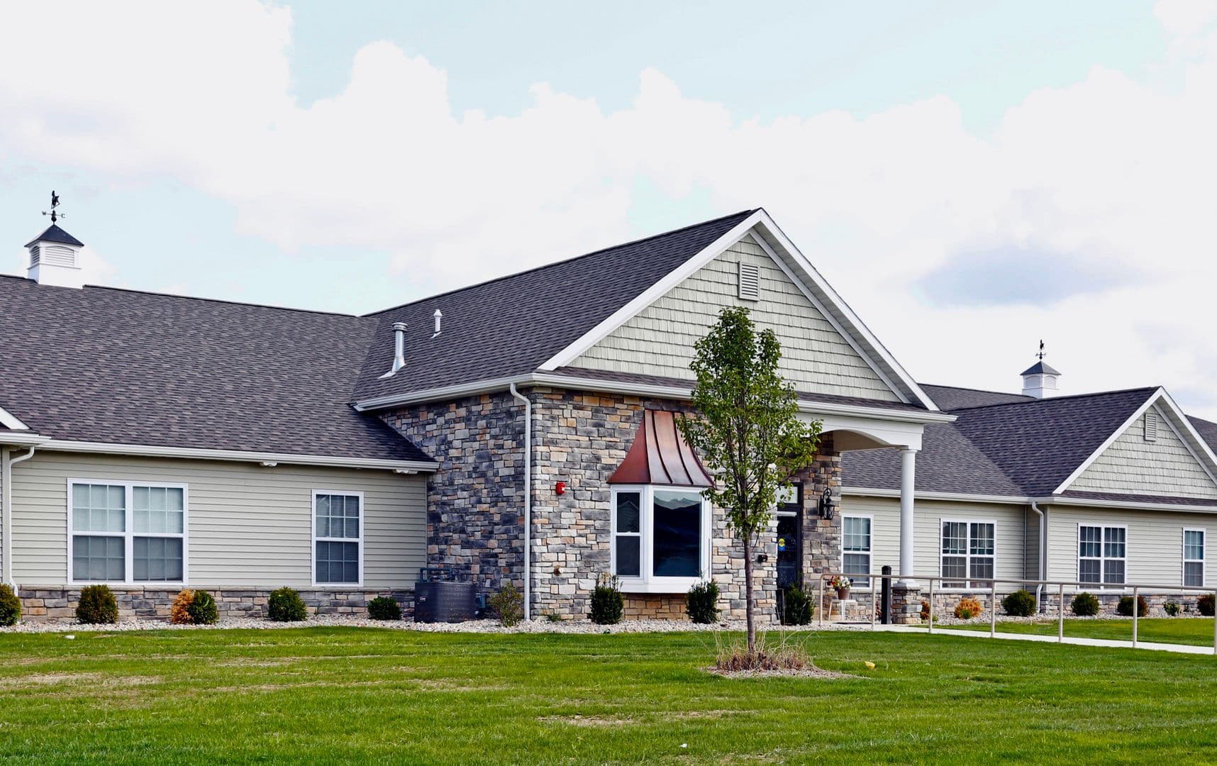 Columbia City Apartment: 120 N Chestnut Wood Lane