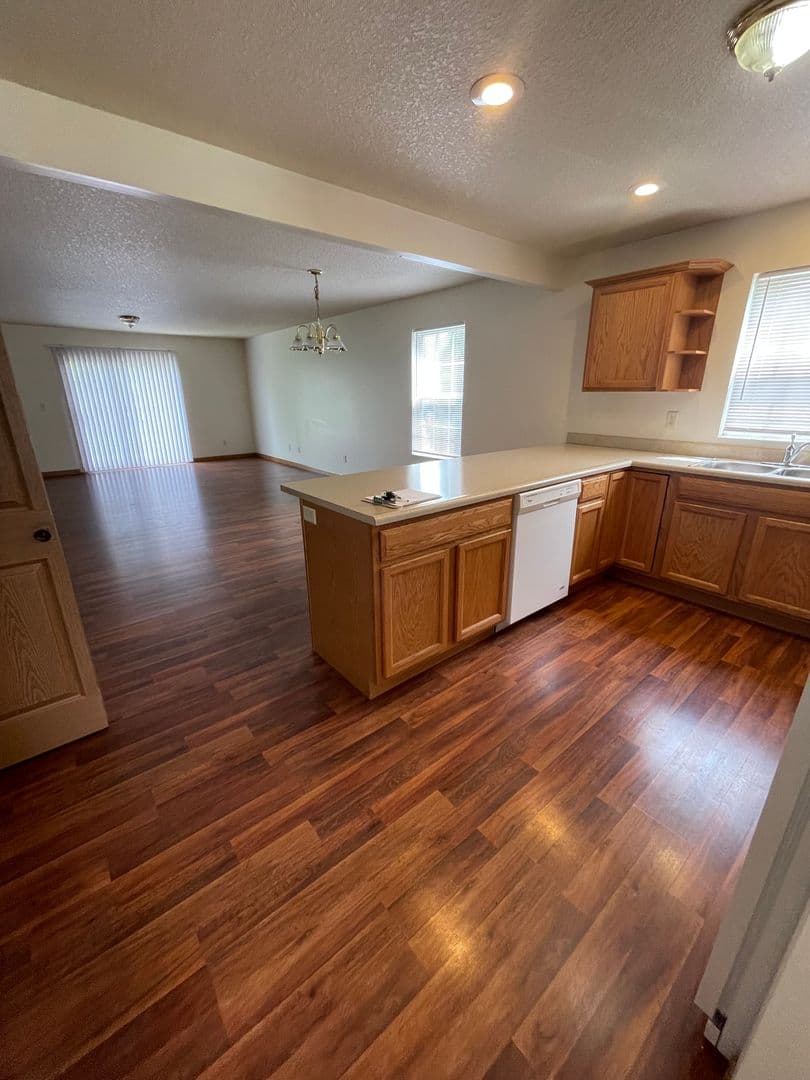 Plymouth Apartment: 1301 Center Street