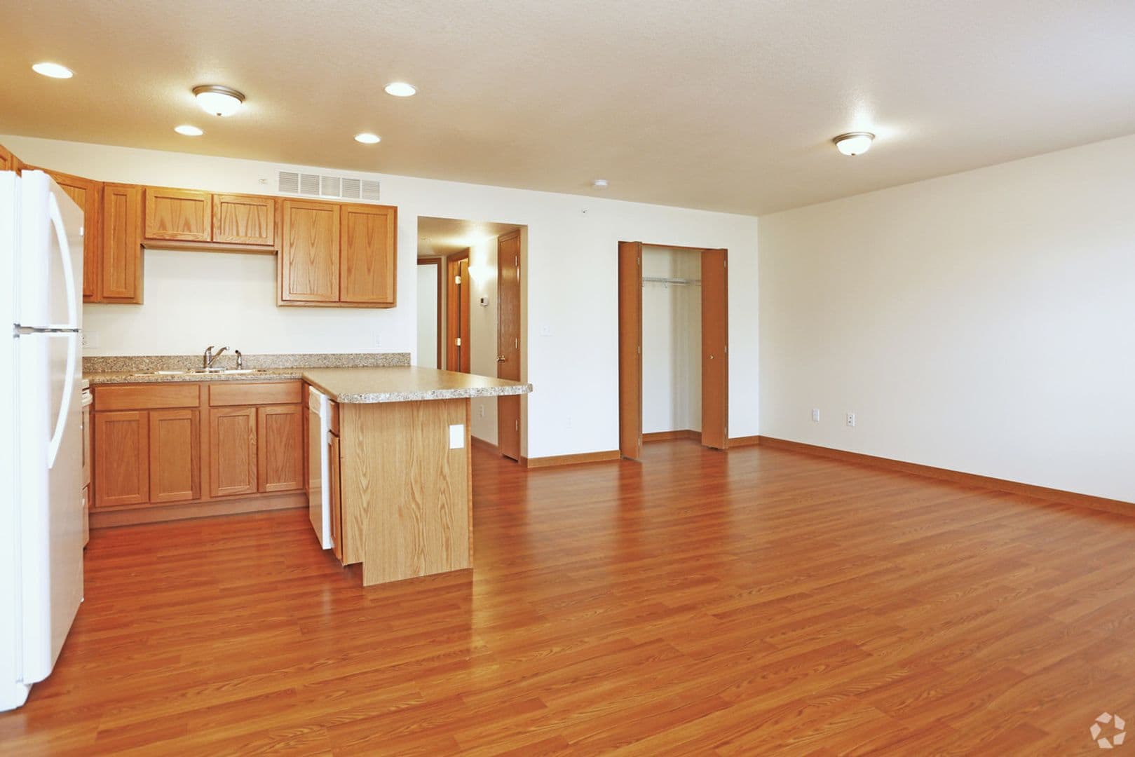 Laporte Apartment: 200 Plymouth Lane