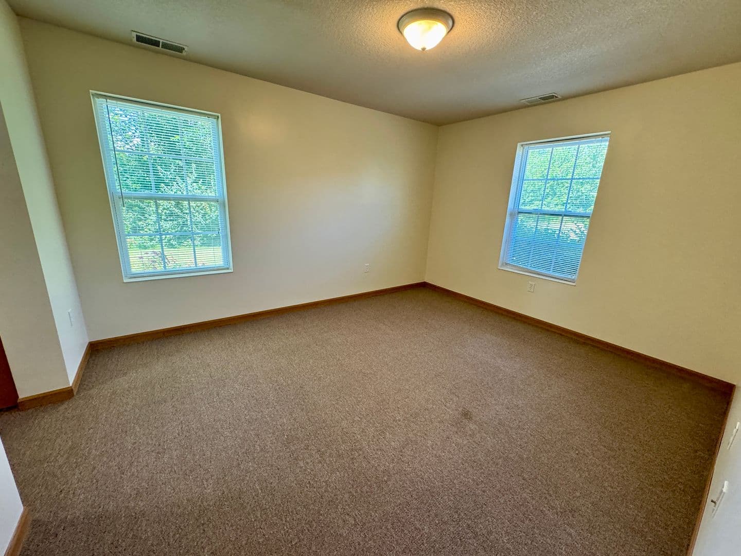 Columbia City Apartment: 120 N Chestnut Wood Lane