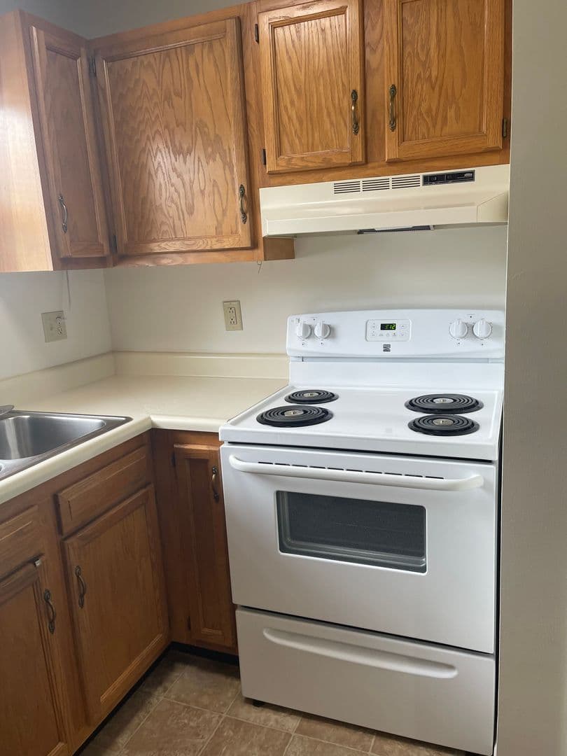 Plymouth Apartment: 525 S Michigan St