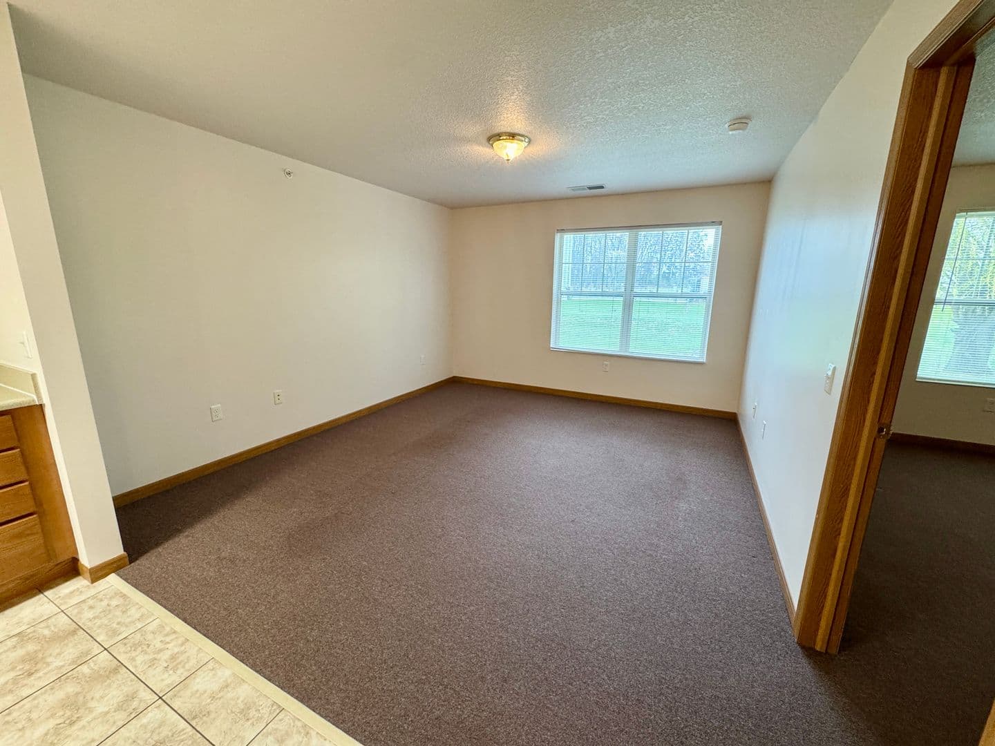 Plymouth Apartment: 302 Novelty St