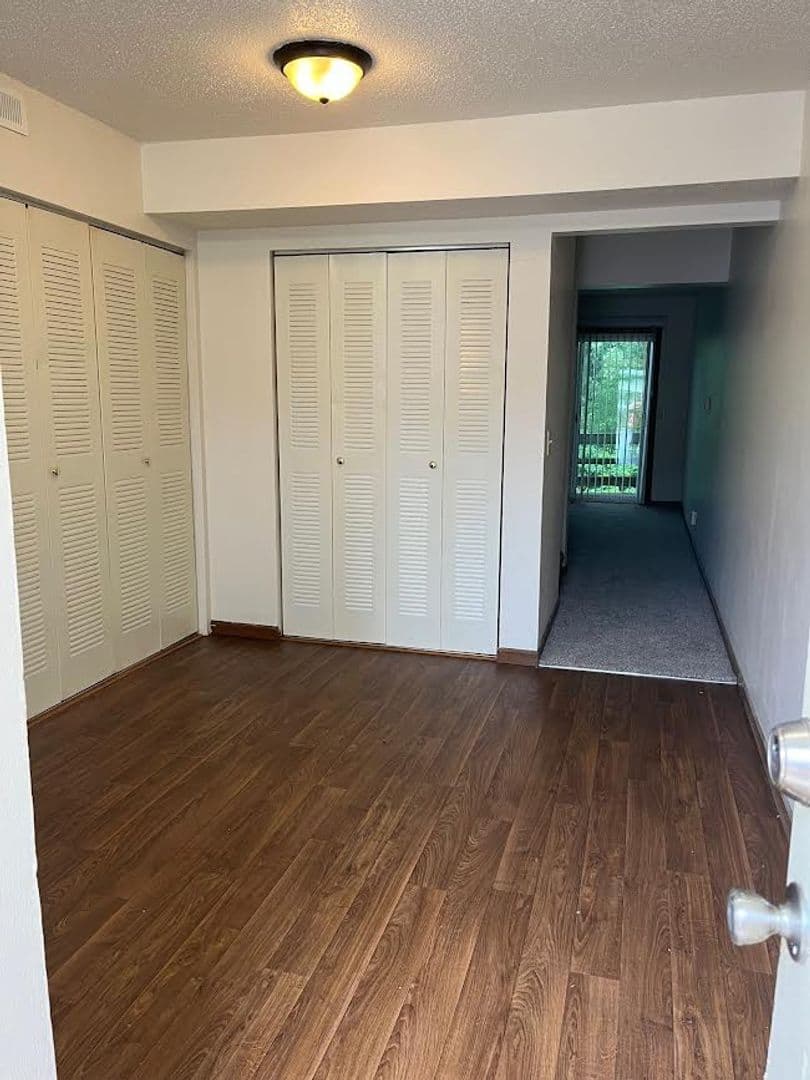 Plymouth Apartment: 1340 Holloway Dr