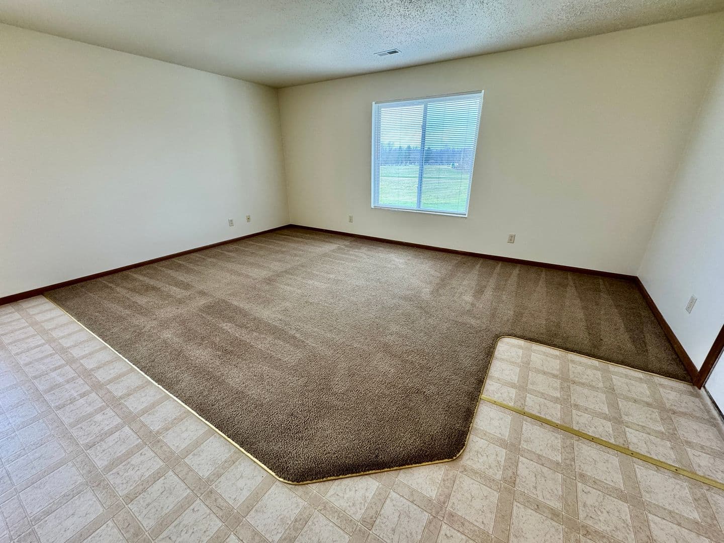 Plymouth Apartment: 1340 Holloway Dr