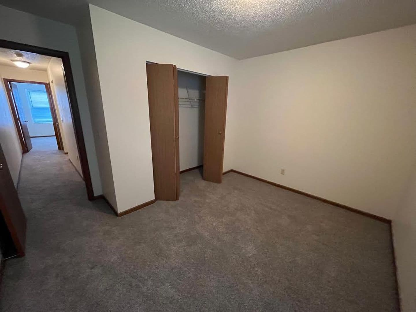 Plymouth Apartment: 1340 Holloway Dr
