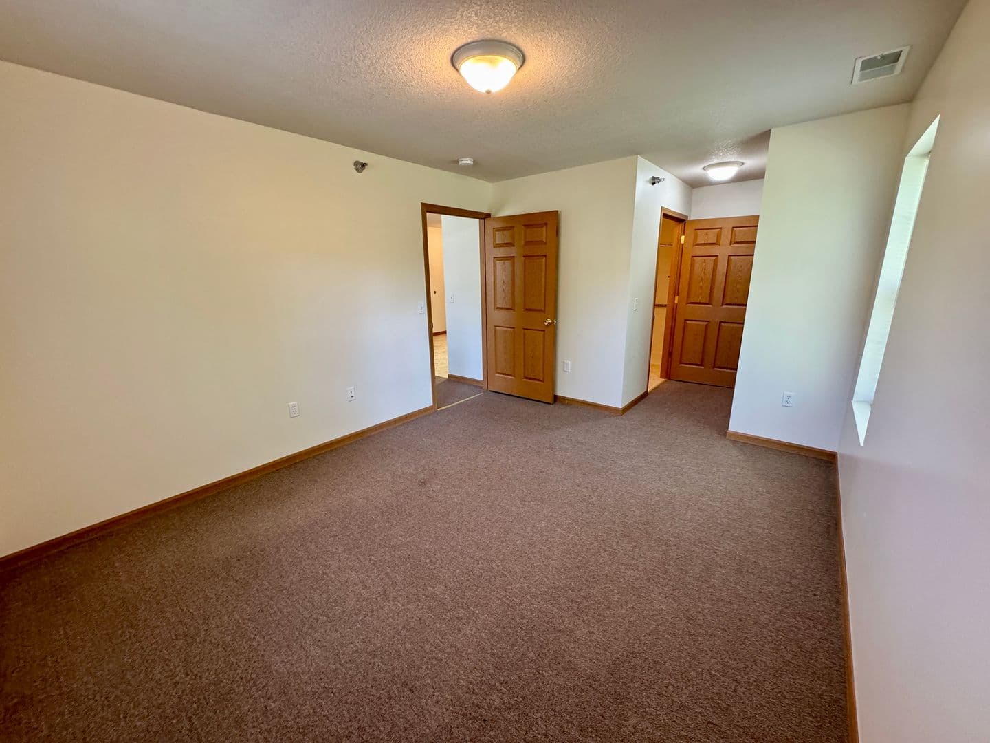 Columbia City Apartment: 120 N Chestnut Wood Lane
