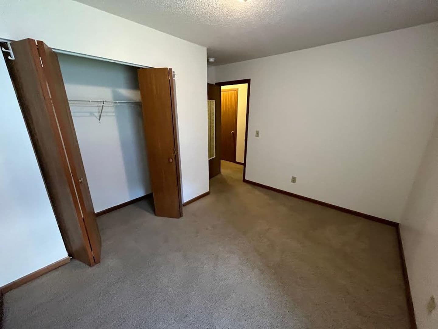Plymouth Apartment: 1340 Holloway Dr
