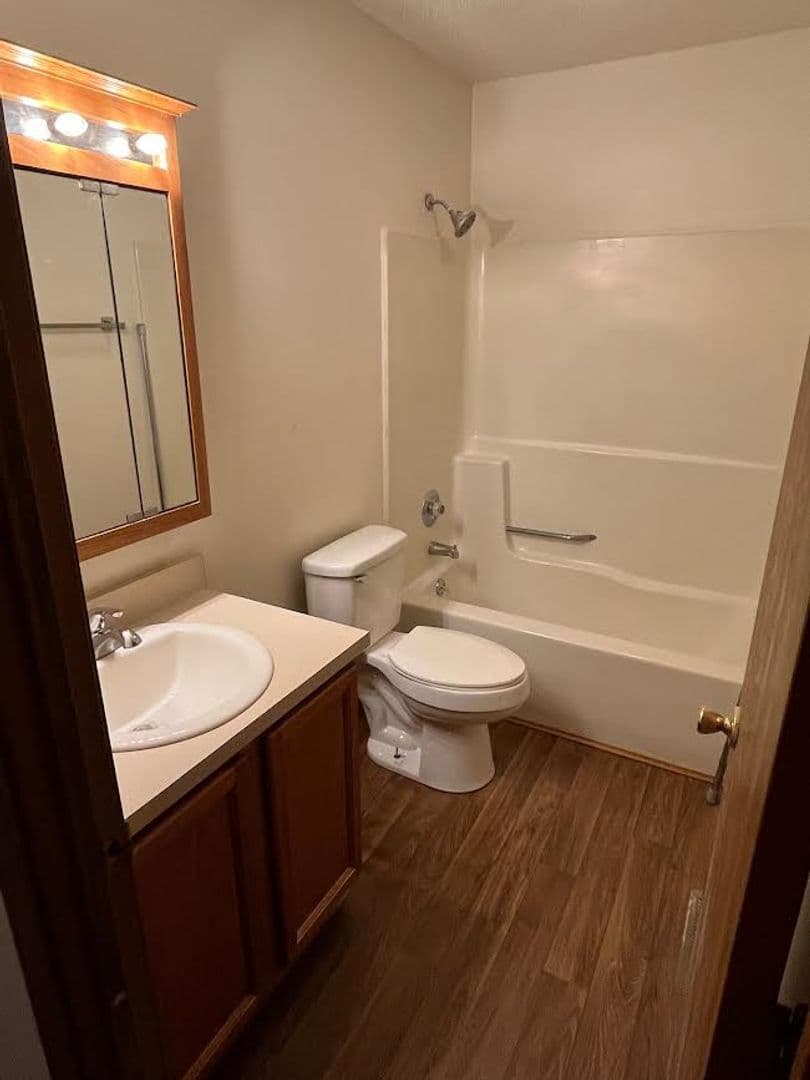 Plymouth Apartment: 1340 Holloway Dr