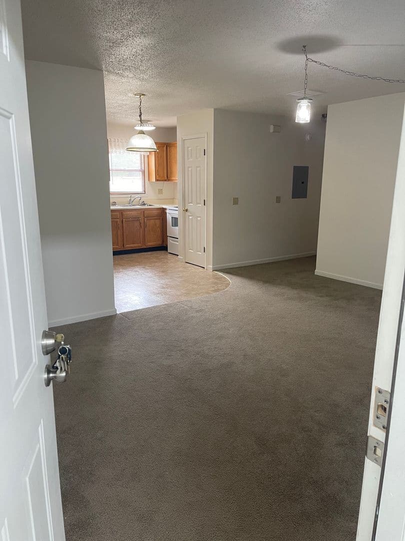 Plymouth Apartment: 525 S Michigan St