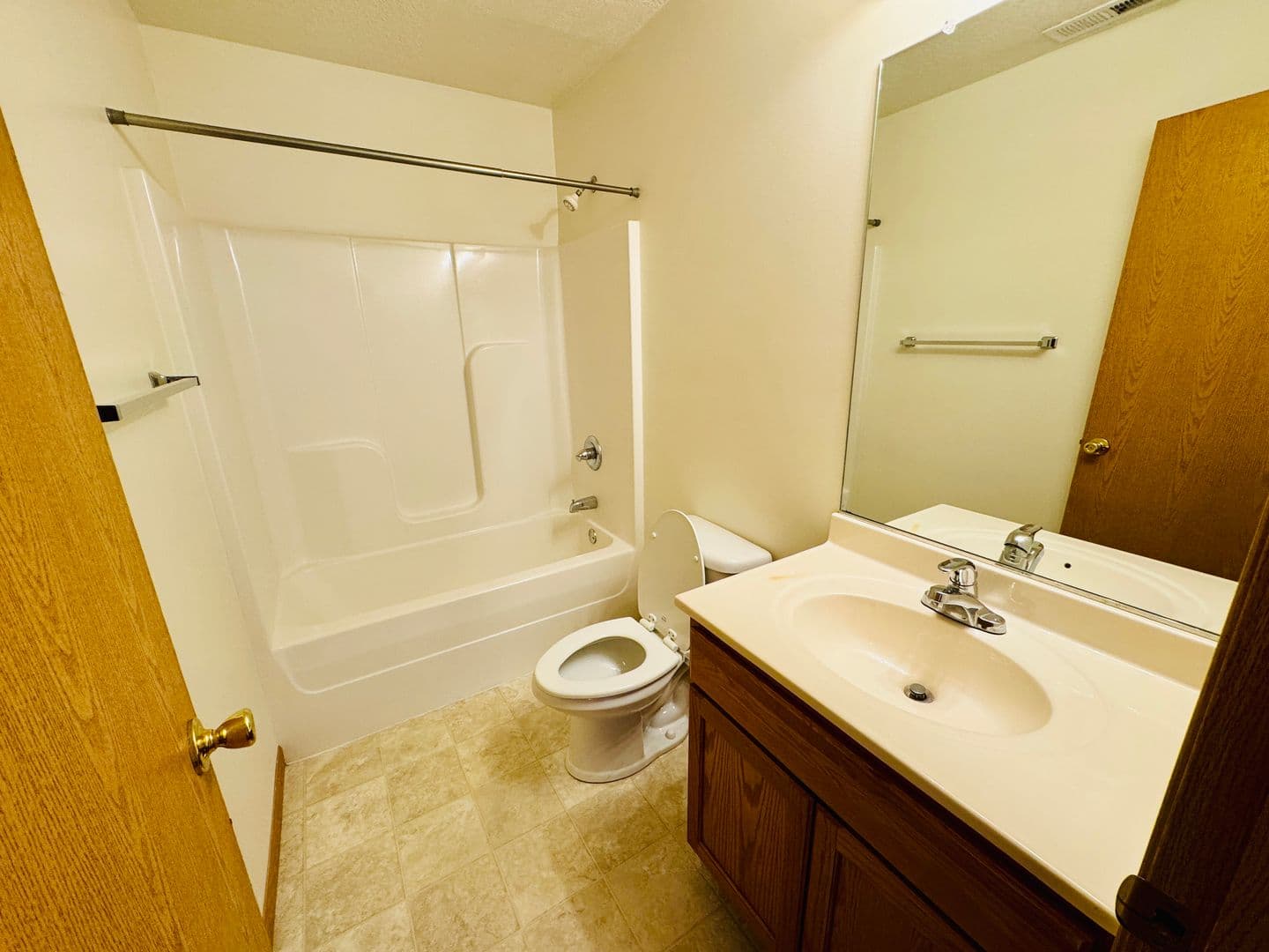 Warsaw Apartment: 101 Briar Ridge Circle