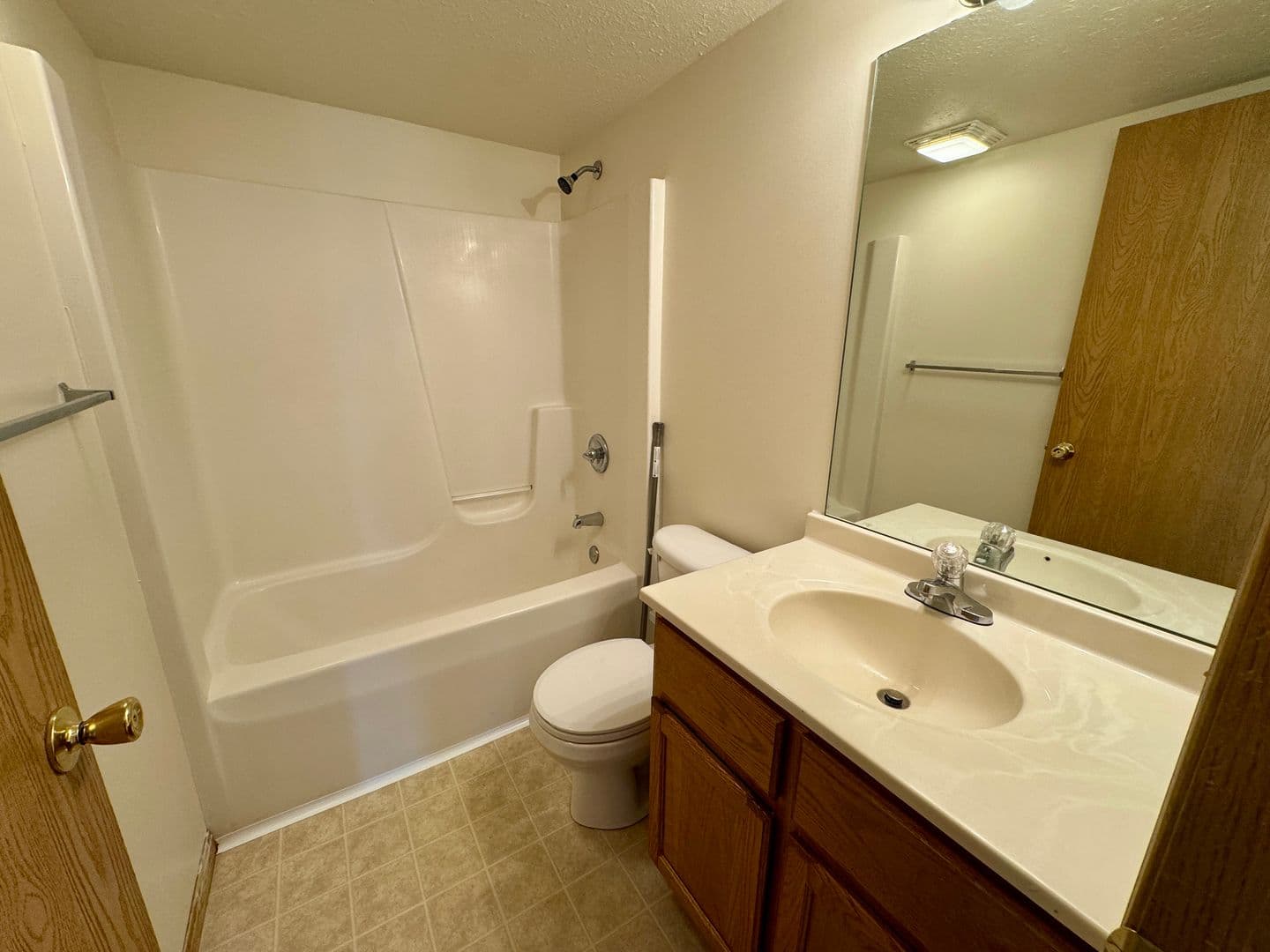 Warsaw Apartment: 200 Kinney Drive
