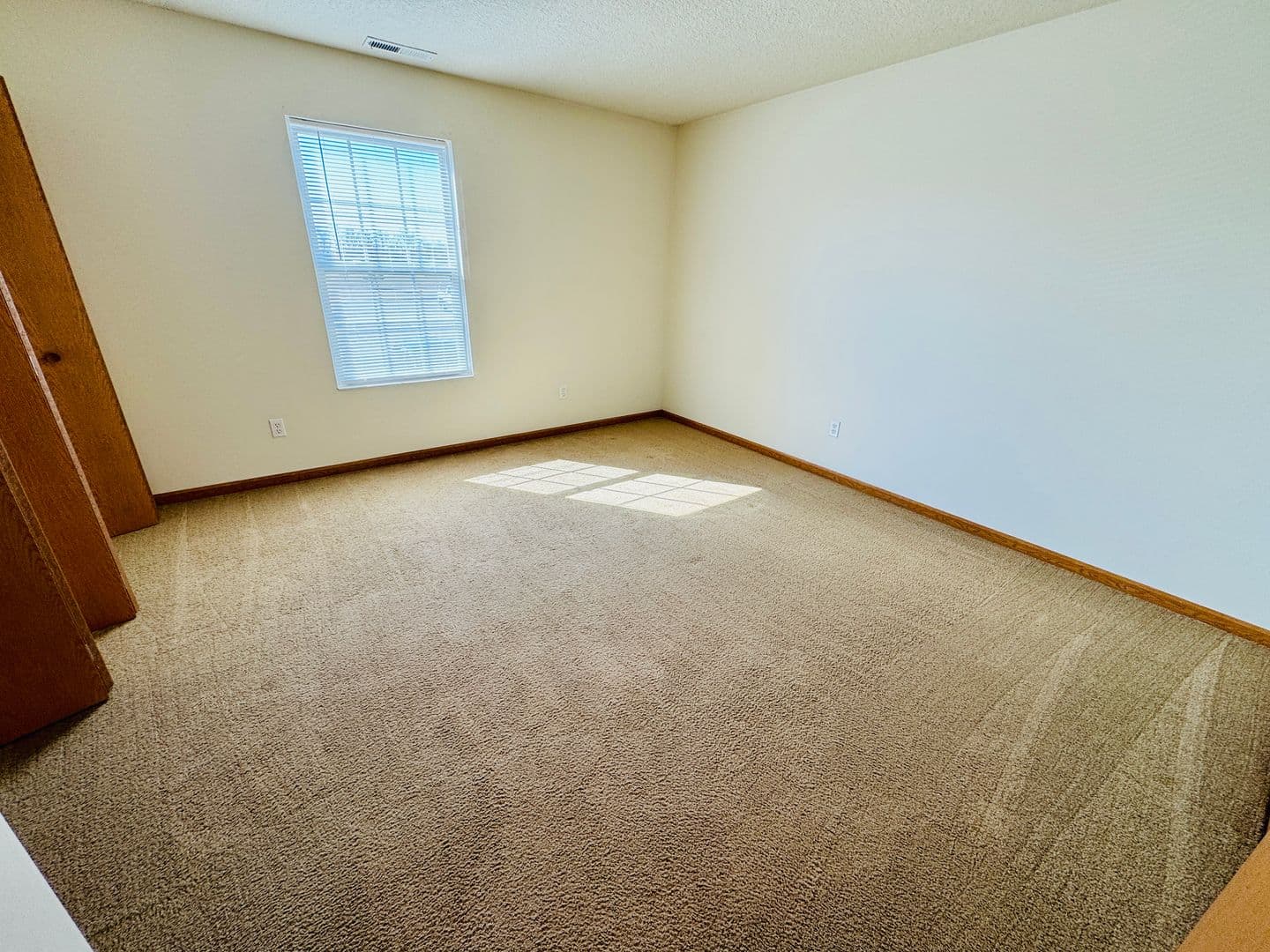 Columbia City Apartment: 120 N Chestnut Wood Lane
