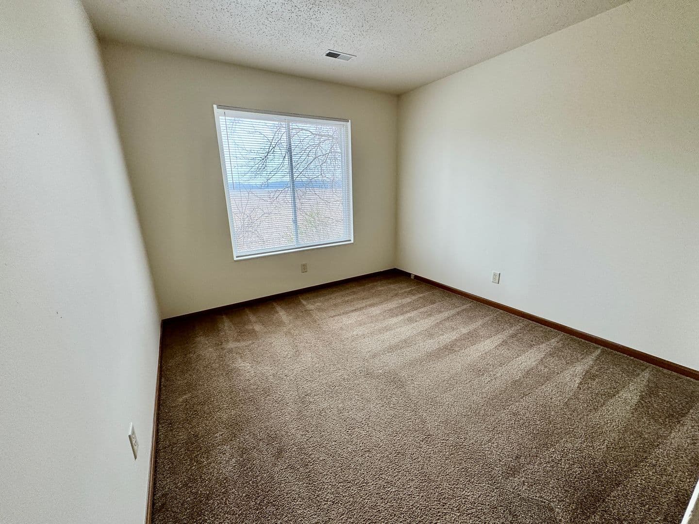 Plymouth Apartment: 1340 Holloway Dr