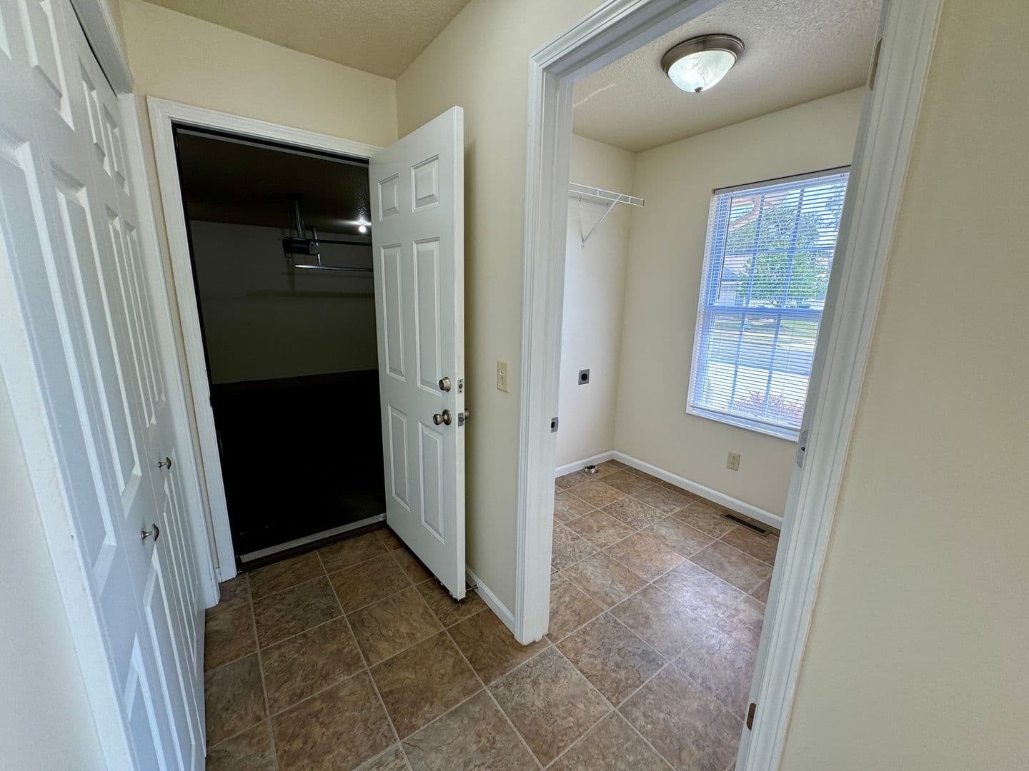 Warsaw Apartment: 101 Briar Ridge Circle