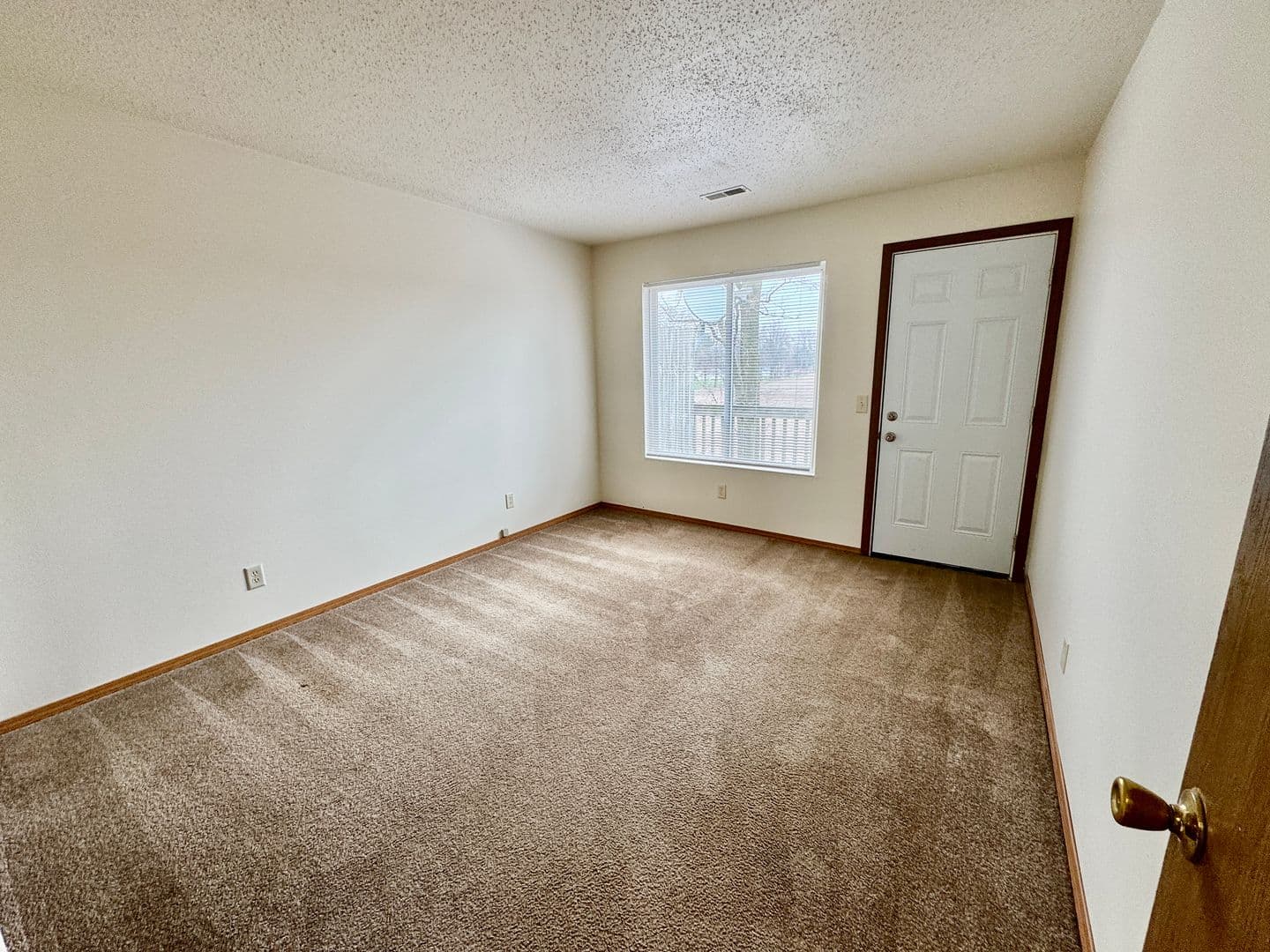Plymouth Apartment: 1340 Holloway Dr