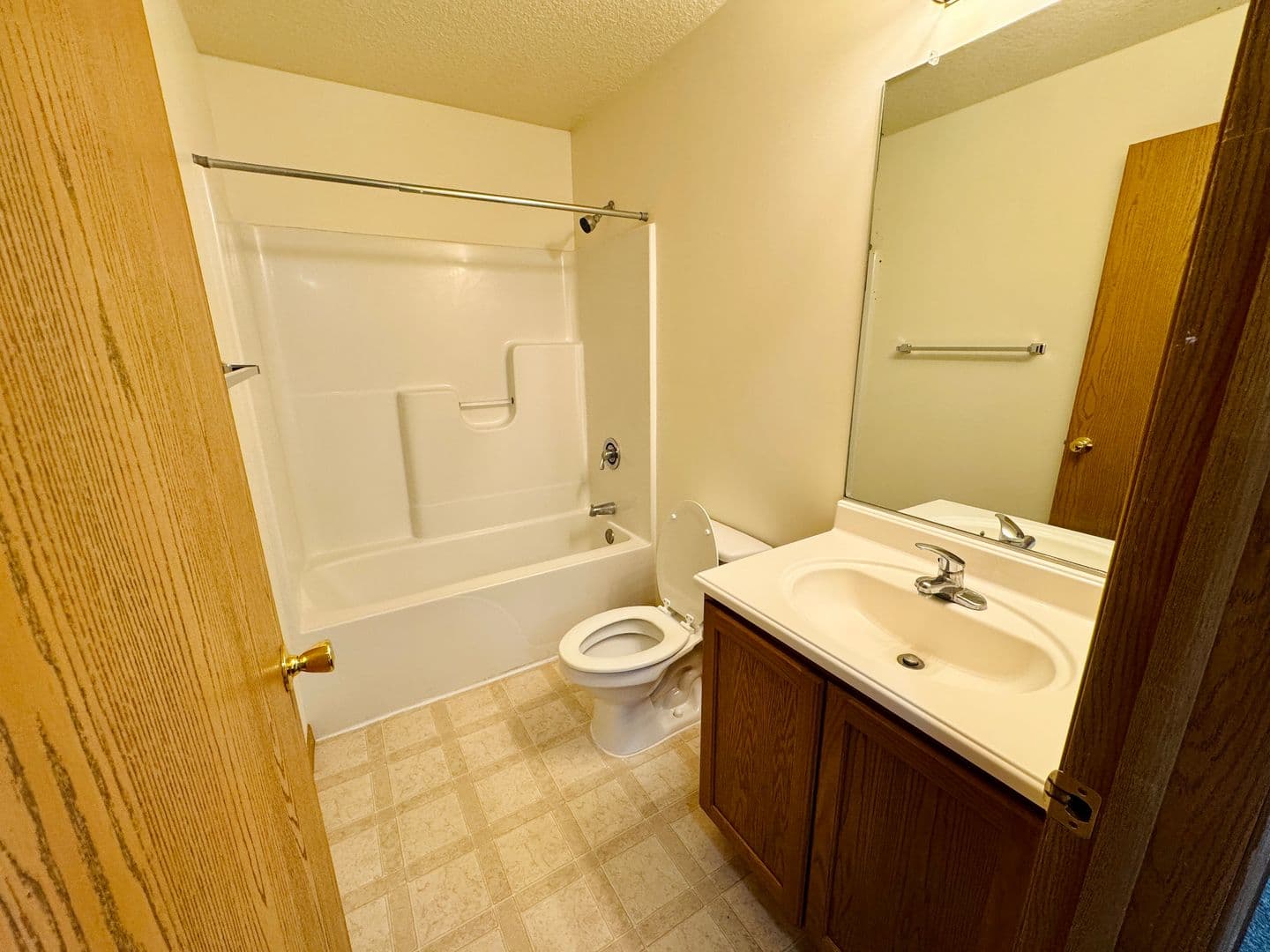 Laporte Apartment: 200 Plymouth Lane