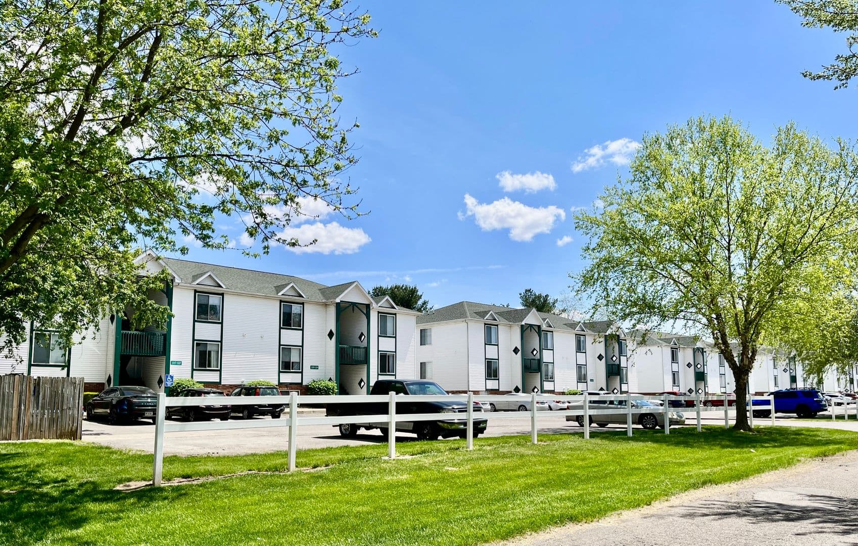 Plymouth Apartment: 1340 Holloway Dr