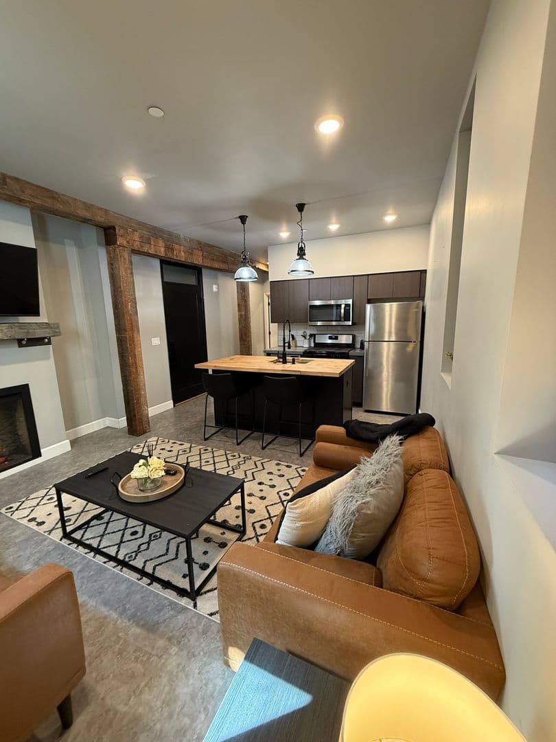 Butte Apartment: 305 N Alaska