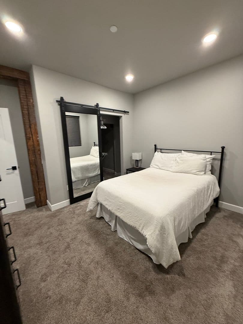 Butte Apartment: 305 N Alaska