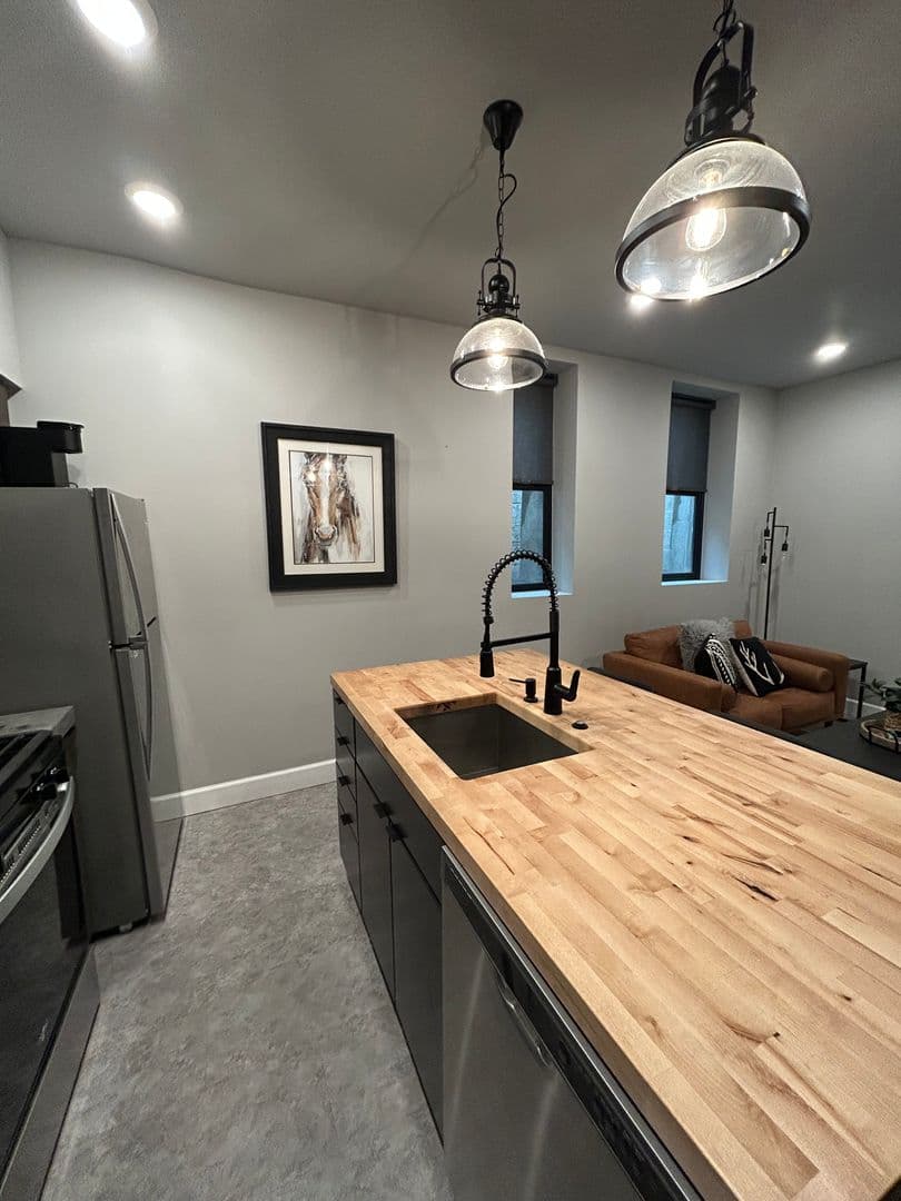 Butte Apartment: 305 N Alaska