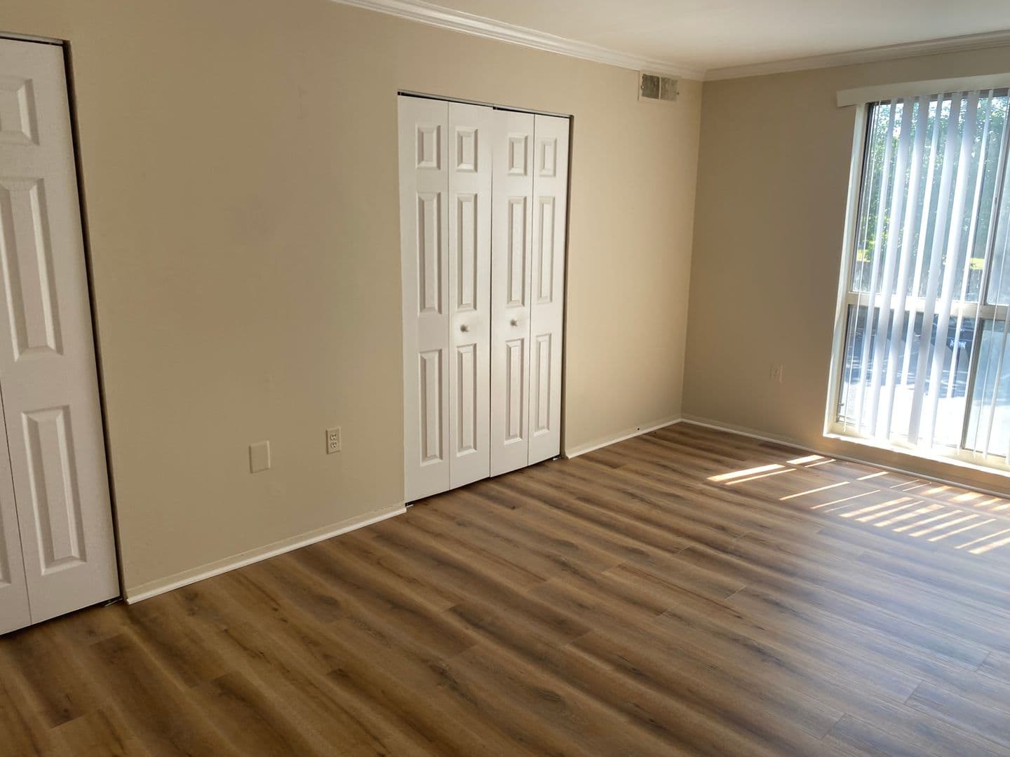Alexandria Apartment: Bloomfield Dr