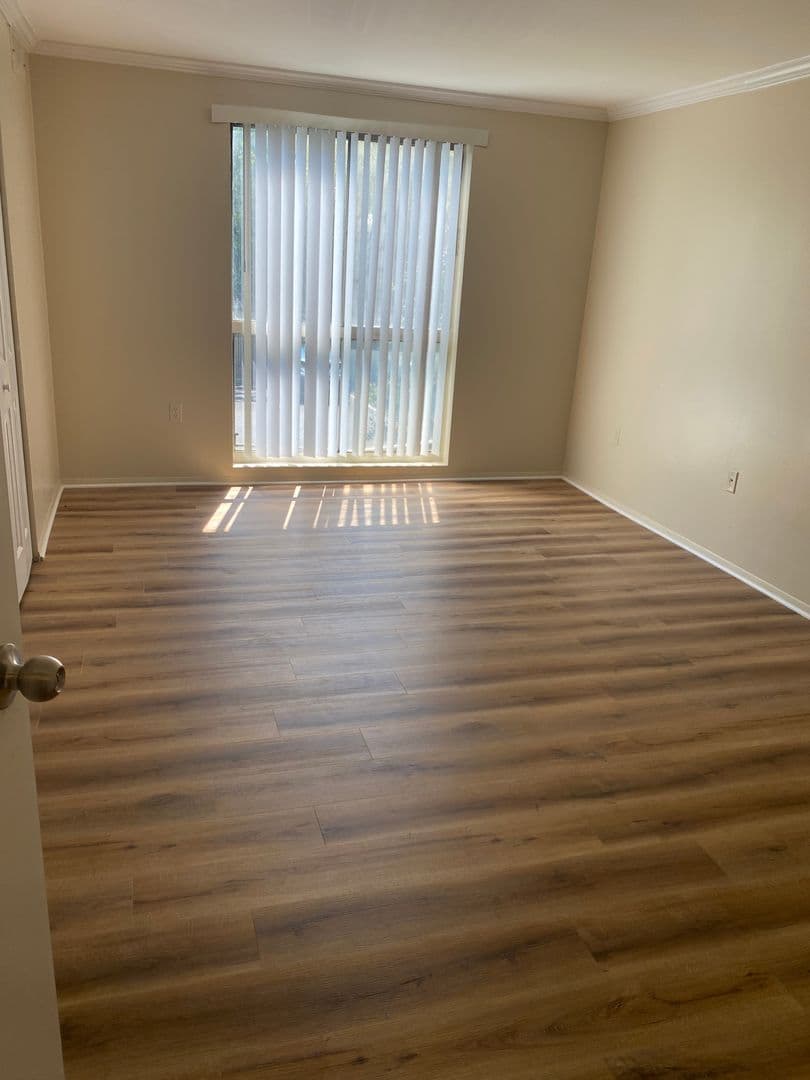 Alexandria Apartment: Bloomfield Dr