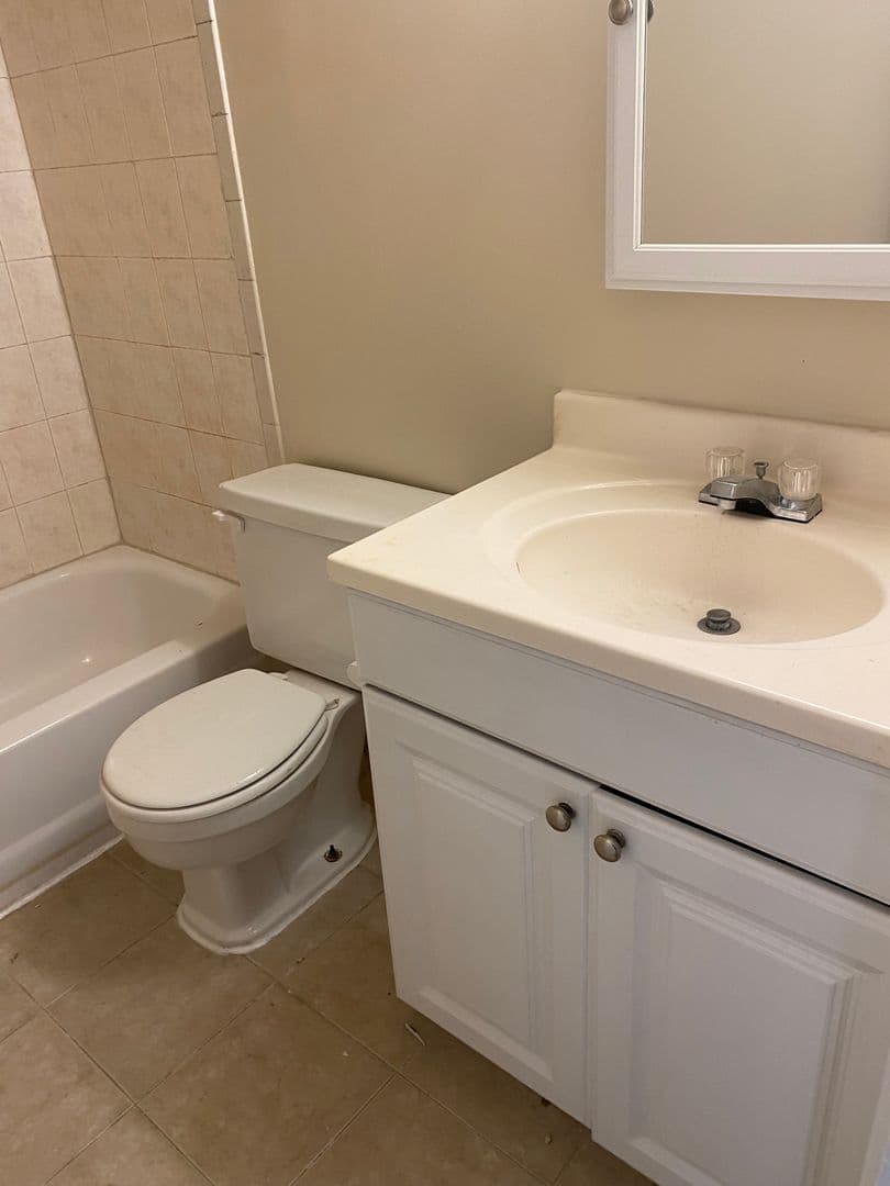 Alexandria Apartment: Bloomfield Dr
