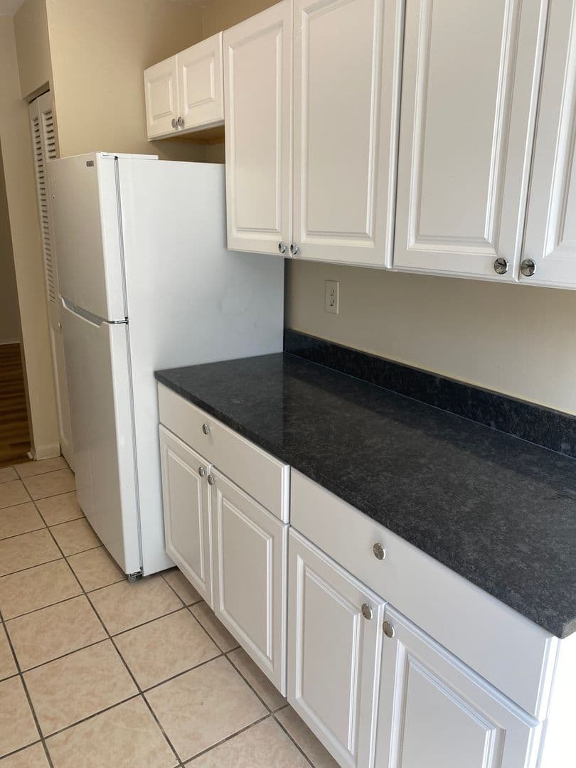Alexandria Apartment: Bloomfield Dr