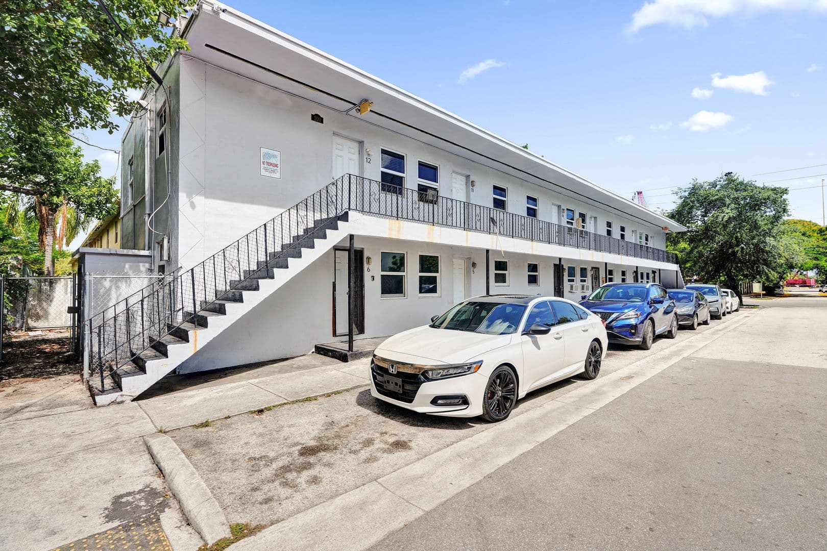 Miami Apartment: 200 nw 13th st