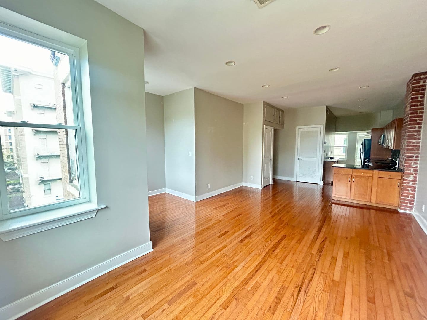 Washington Apartment: 1438 Fairmont St NW