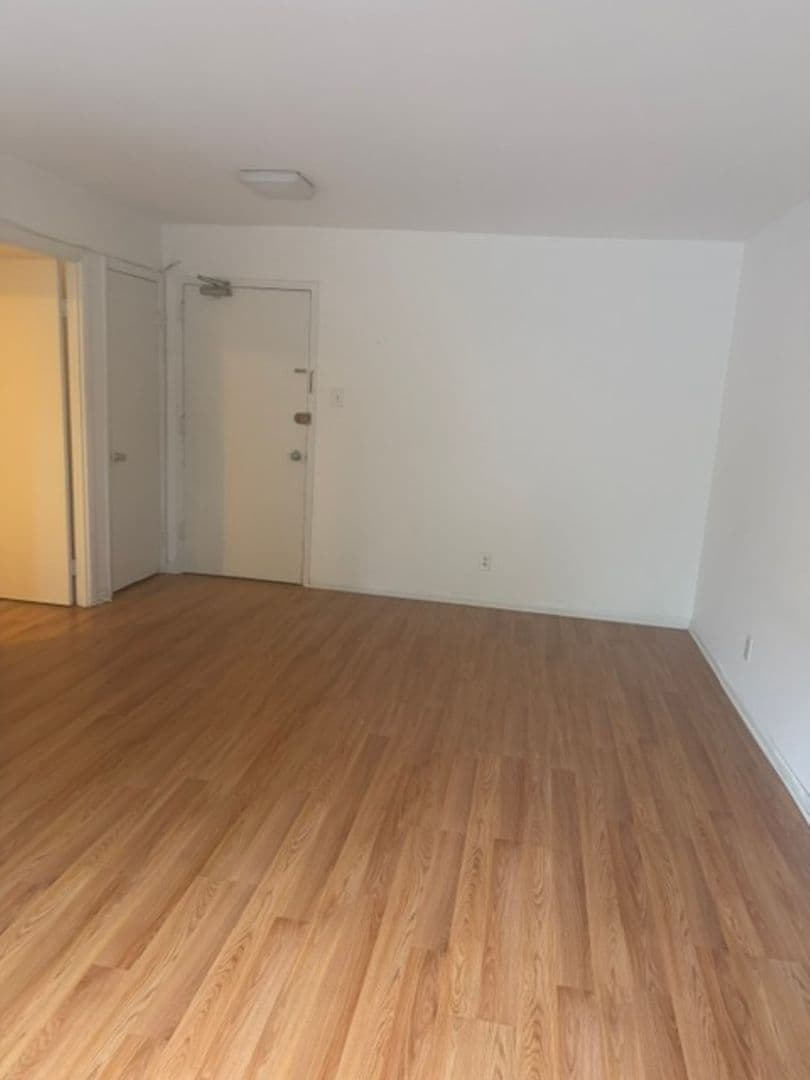 Washington Apartment: 4455 Macarthur Blvd NW