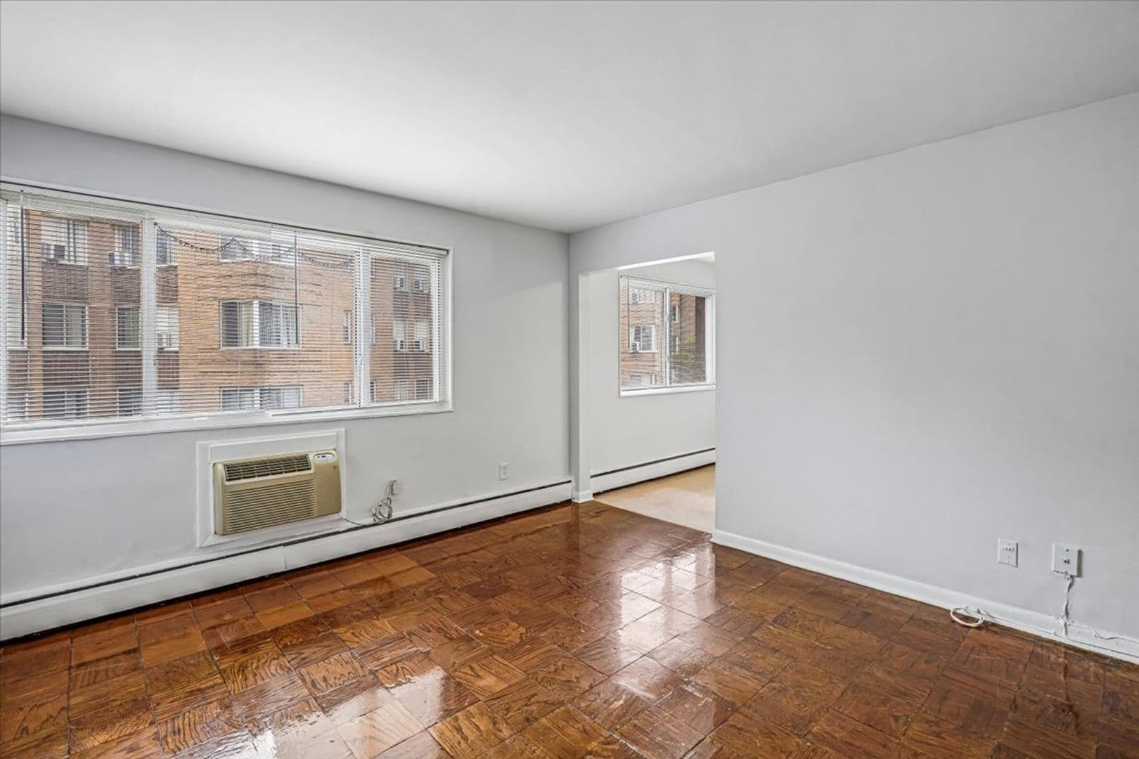 Washington Apartment: 1714 Summit Place NW