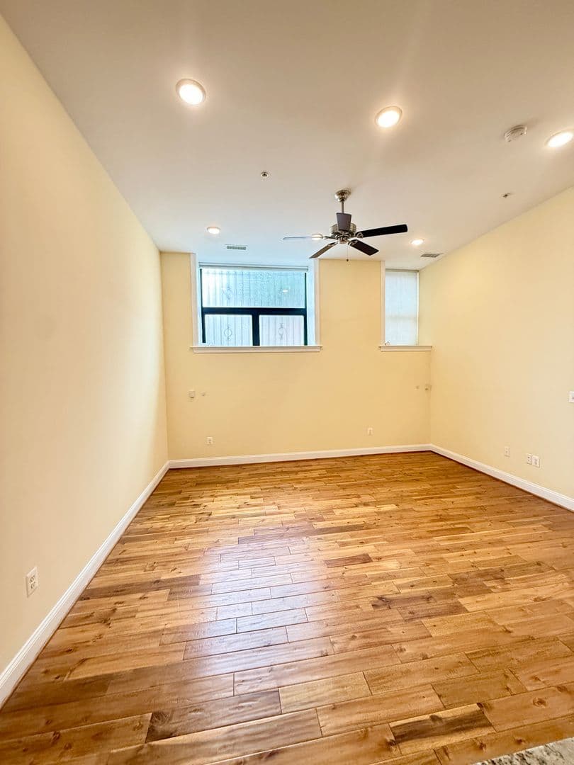 Baltimore Apartment: 201 S Conkling Street