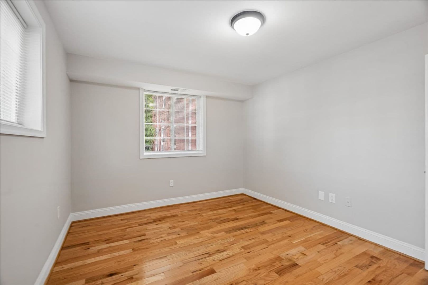 Washington Apartment: 1616 27th Street SE