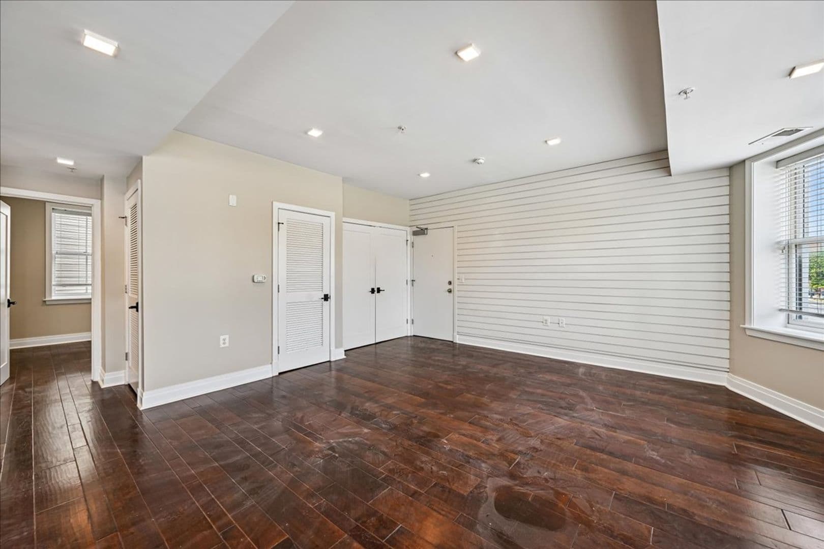 Washington Apartment: 10 Florida Avenue